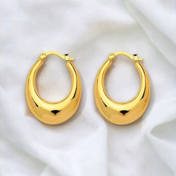 Karola oval shape hoop earrings in 18k of gold plated earrings