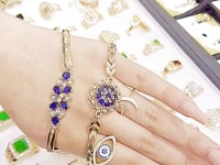 Royal blue flower bracelet in 18kts of gold plated