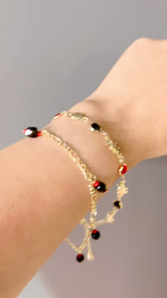 Lucky figaro charm red and black beads 18kts of gold plated bracelet