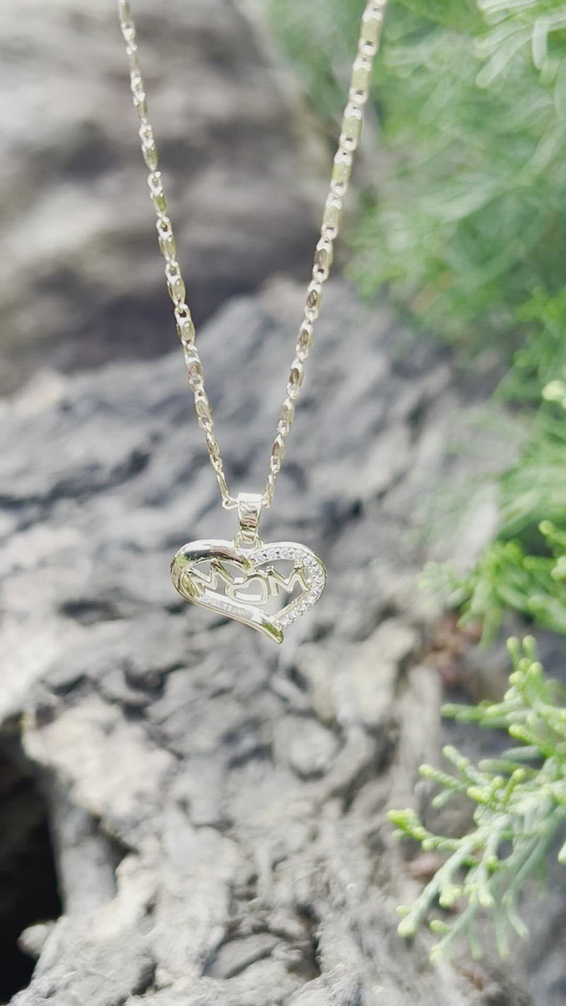 Mom ‘s heart necklace 18kts gold plated