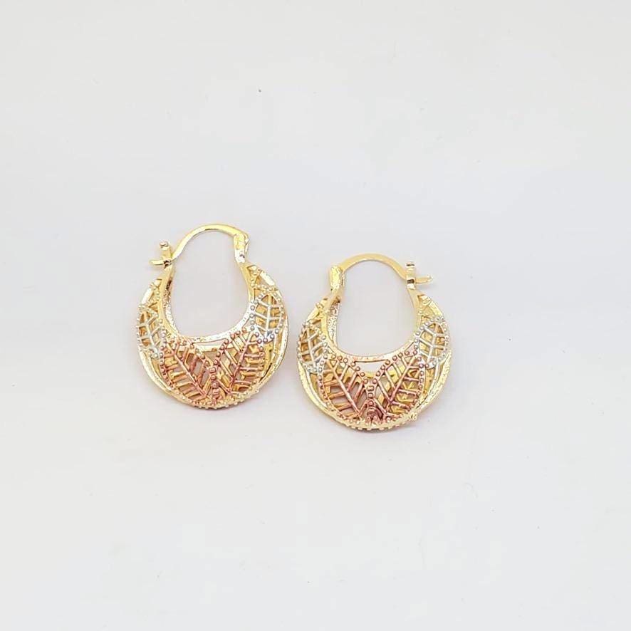 Leaf filigree hoops earrings 18kts of gold plated earrings