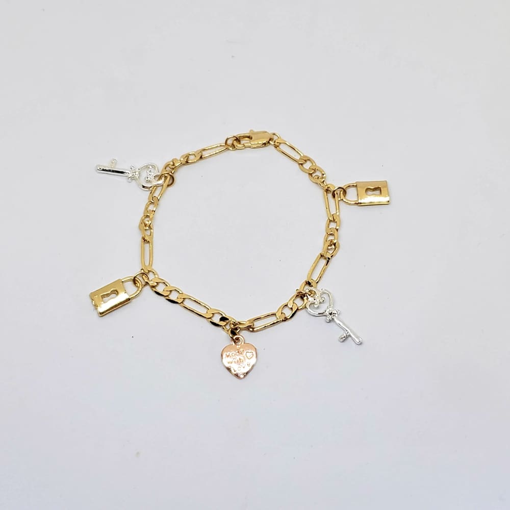 Locket c harm bracelett in 18kts of gold plated 7.5 bracelets