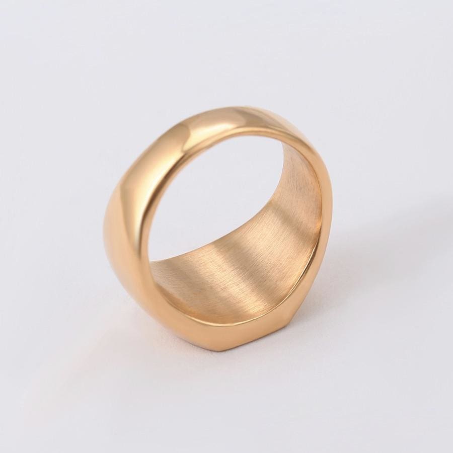 Signet gold plated ring. Rings