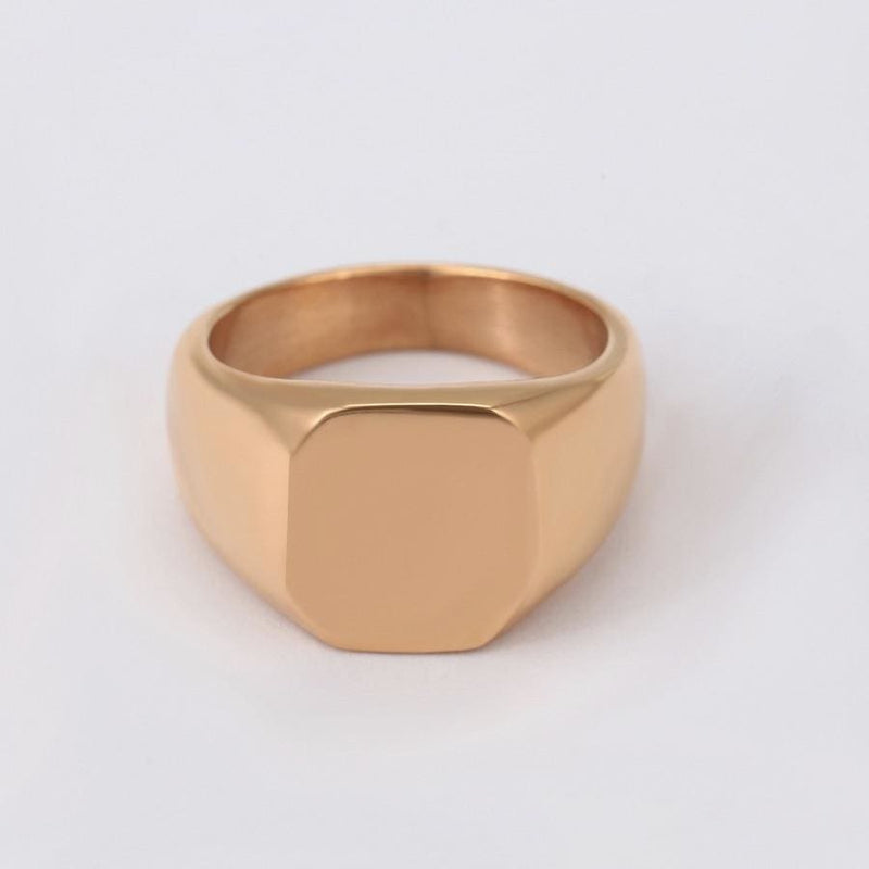 Signet gold plated ring. Rings